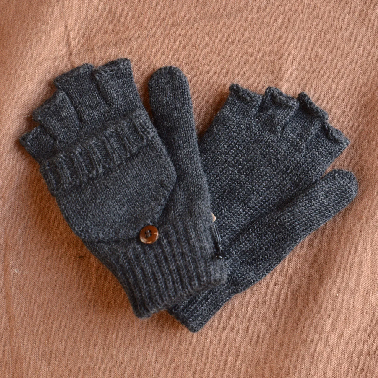 Child's Button Back Mittens - 100% Organic Merino Wool (1-8y )