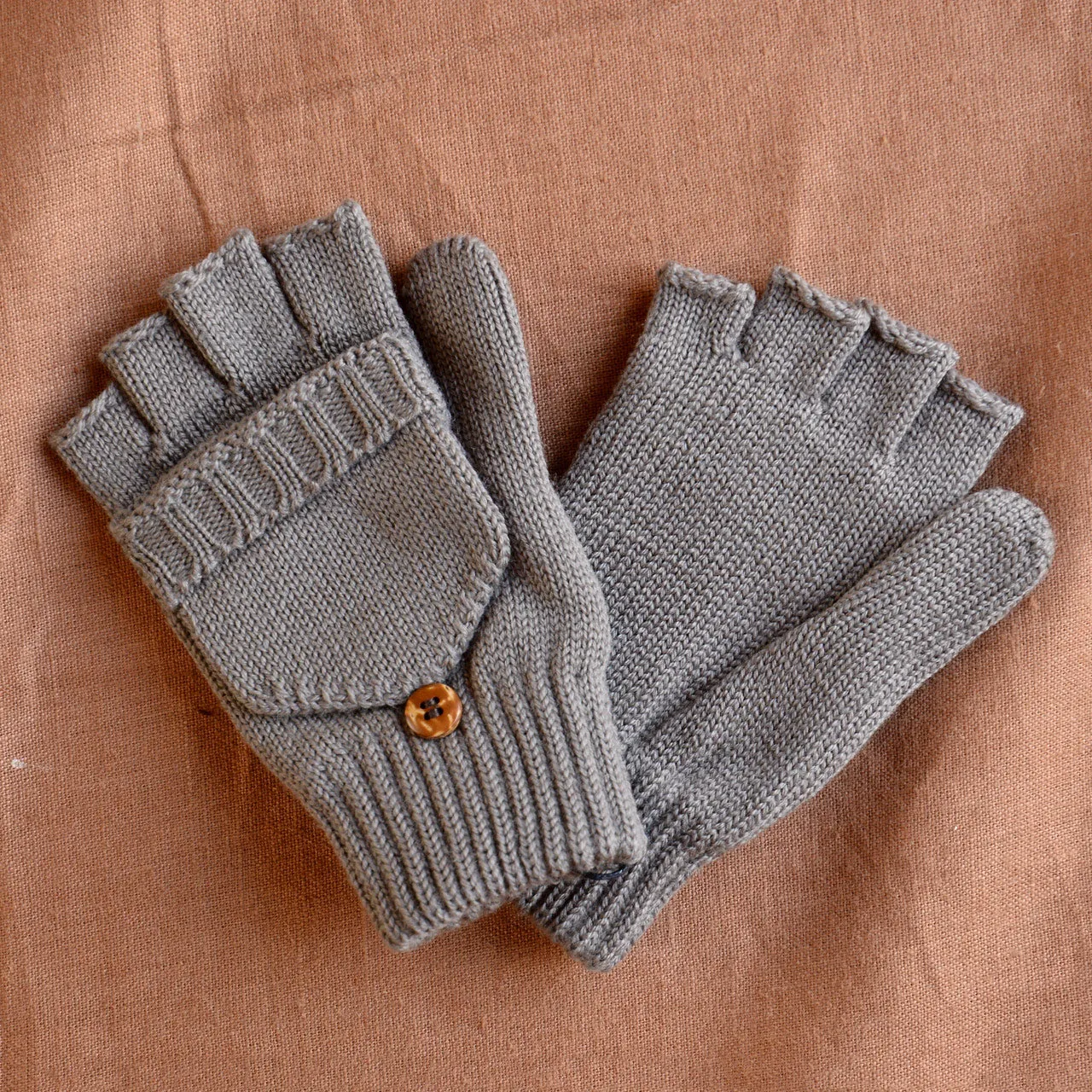 Child's Button Back Mittens - 100% Organic Merino Wool (1-8y )