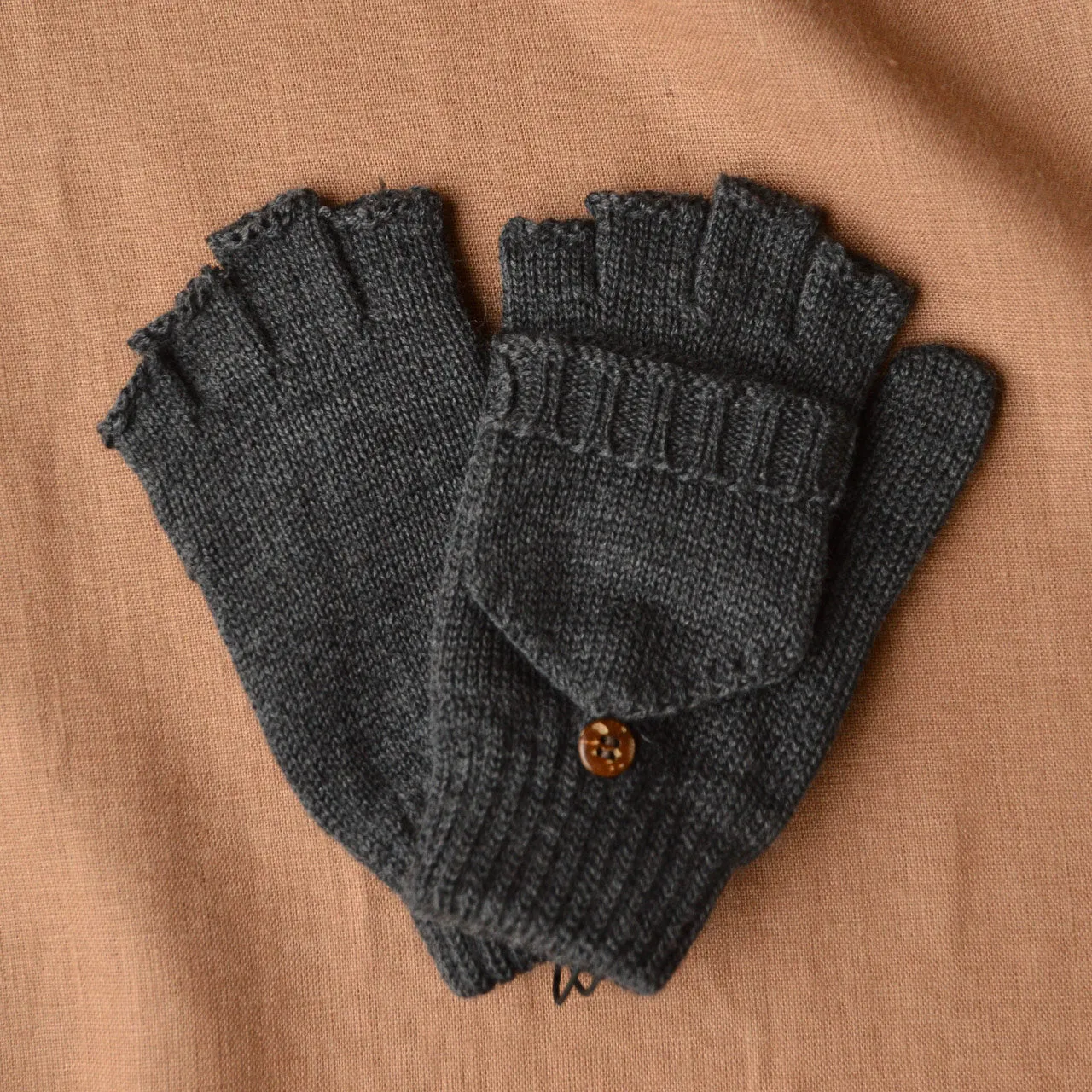 Child's Button Back Mittens - 100% Organic Merino Wool (1-8y )